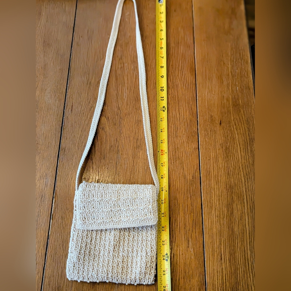 Elegant Frankie &Johnnie Cream Crochet Shoulder Bag - Picture 5 of 8